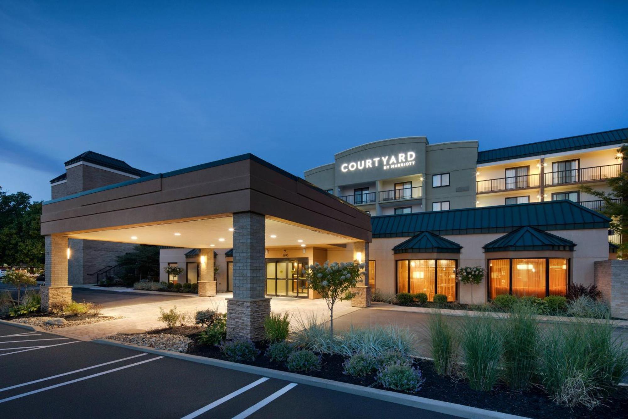 Courtyard Cleveland Beachwood Exterior photo