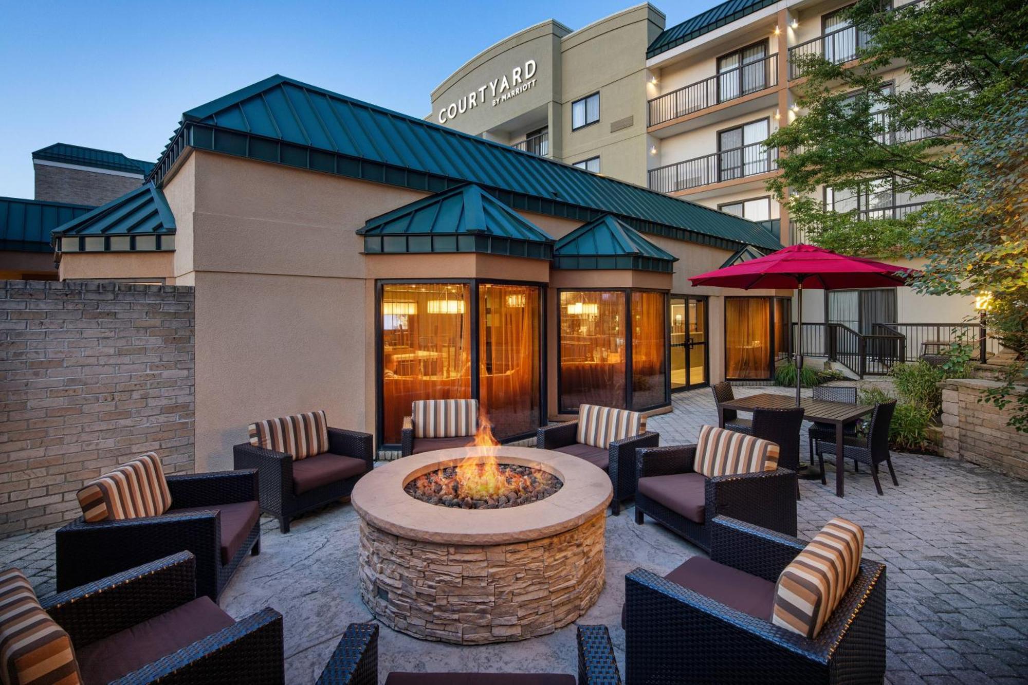 Courtyard Cleveland Beachwood Exterior photo