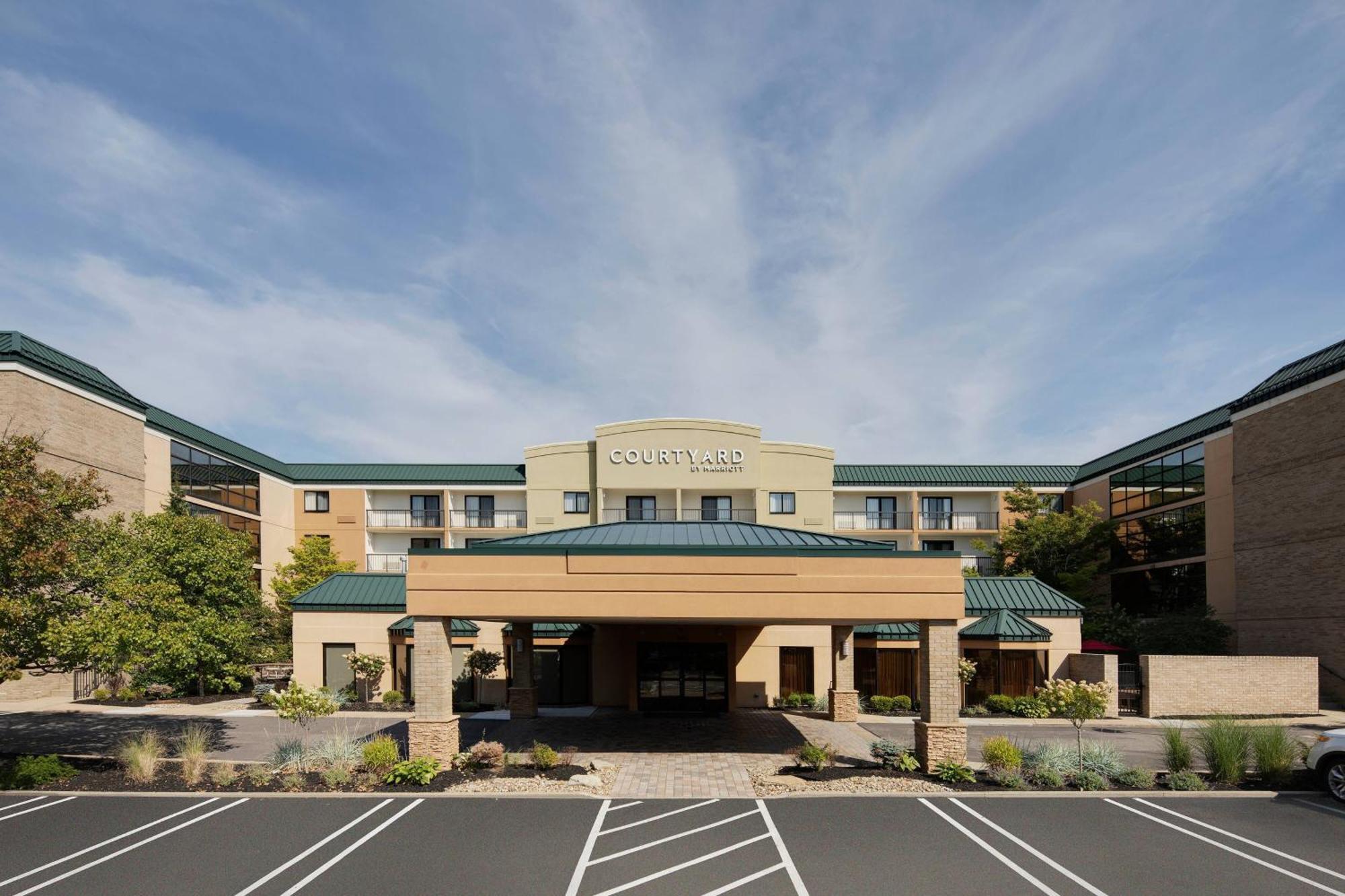 Courtyard Cleveland Beachwood Exterior photo