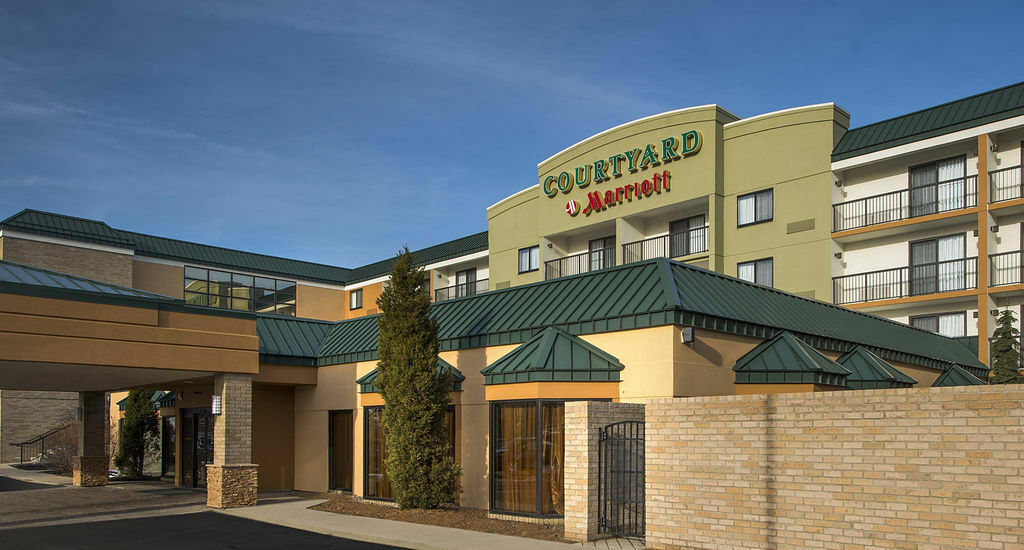 Courtyard Cleveland Beachwood Exterior photo